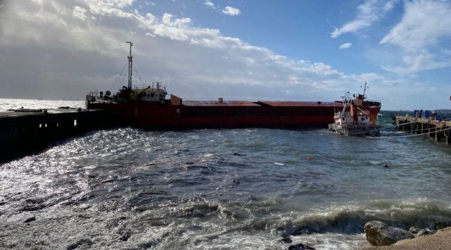 Kartal'da bir gemi battı, başka bir gemi de batan gemiye yaslandı