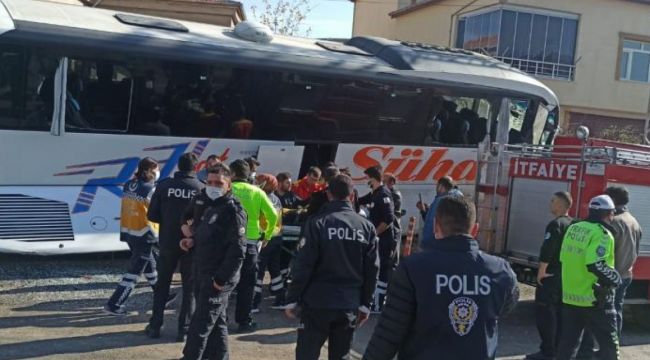 Kayseri'de kamyonetle çarpışan yolcu otobüsü evin duvarına çarptı