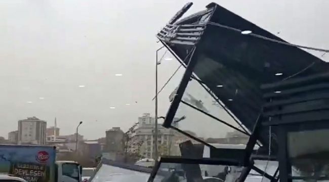 Lodos kafeyi böyle uçurdu