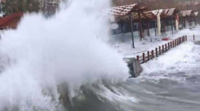 Marmara ve Avşa adalarına gemi seferine fırtına engeli