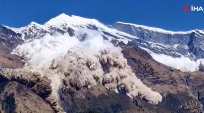 Nepal'de ortaokula çığ düştü