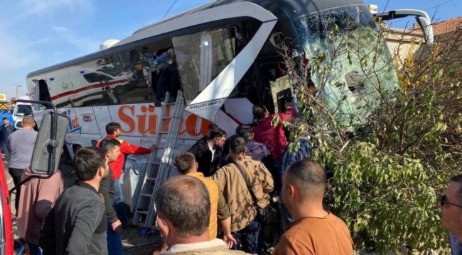 Otobüs kazasında AK Partili meclis üyesi hayatını kaybetti