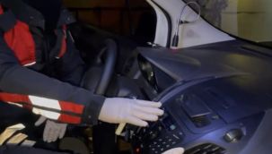Polis kabloları temas ettirince zuladan uyuşturucu böyle çıktı