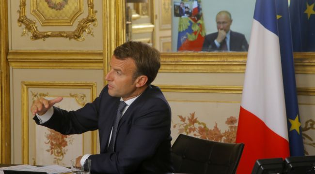 Putin ve Macron, Belarus-Polonya sınırındaki göçmen krizini ve Ukrayna'daki çatışmaları görüştü