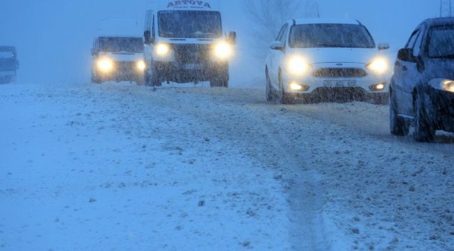 Tokat'ta kar yağışı ulaşımda aksamalara neden oldu