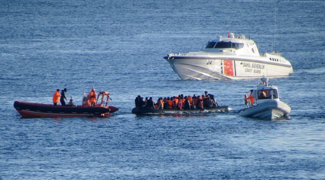 63 DÜZENSİZ GÖÇMEN KURTARILDI