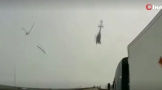 ABD'de yola çakılan helikopter alev alev yandı