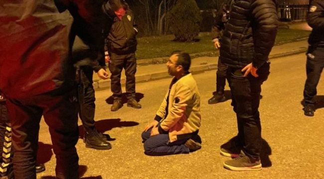 Alkollü sürücü polise önce zorluk çıkardı, ardından diz çöküp yalvardı