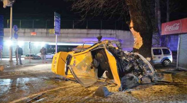 Babasına ait ticari taksi ile kaza yapan genç hayatını kaybetti