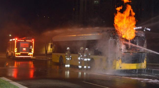 Başakşehir'de özel halk otobüsü alev topuna döndü