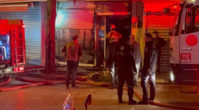 Bursa'da alışveriş merkezinde çıkan yangın korkuttu