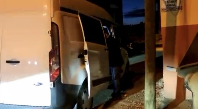 Bursa'da seyir halindeki otomobile kurşun isabet etti