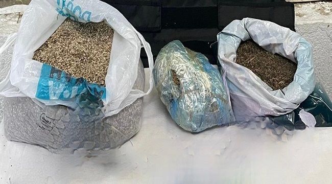 ÇANTASINDAN 3 KİLO UYUŞTURUCU ÇIKTI