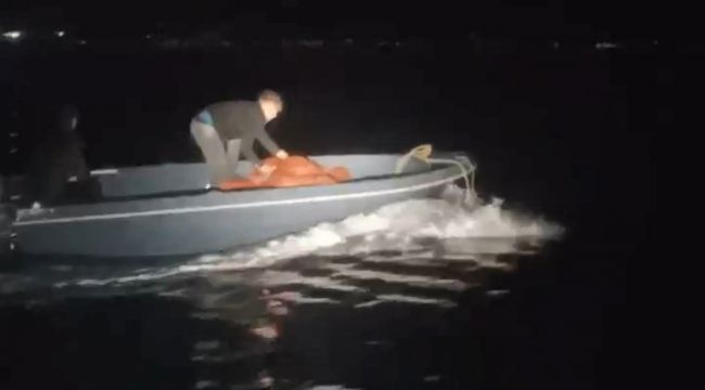 Denizin ortasında polis ile avcıların kovalamaca yaşadı