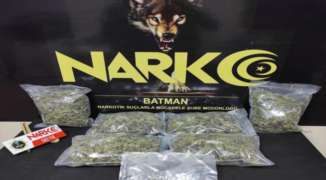 Durdurulan araçtan 3 kilo esrar çıktı