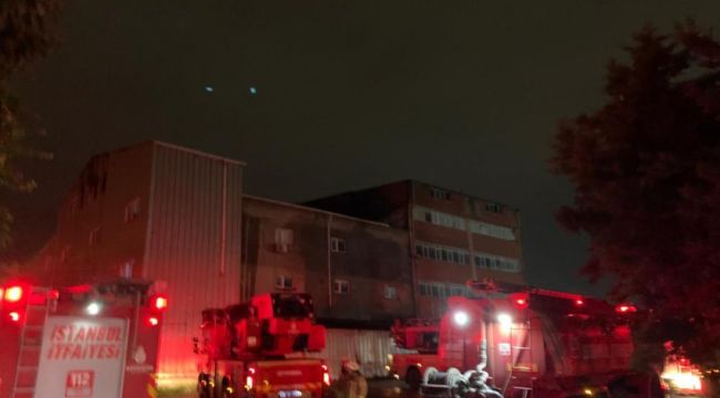 Esenyurt'ta 4 katlı tekstil fabrikası alev alev yandı