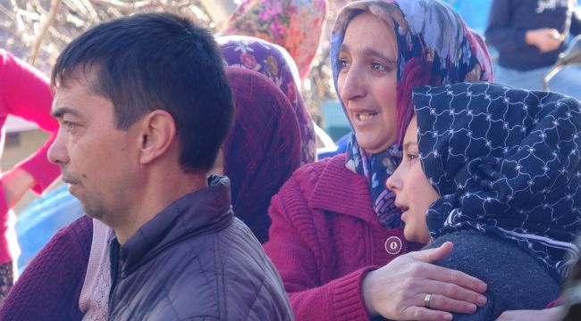Evlerinin küle dönmesini gözyaşları içinde izlediler