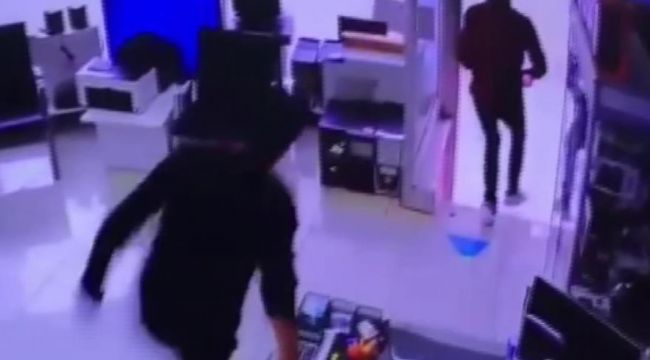 Hırsız kaçtı, çalışan kovaladı