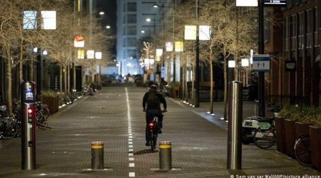 Hollanda'da Omicron nedeniyle tam kapanma