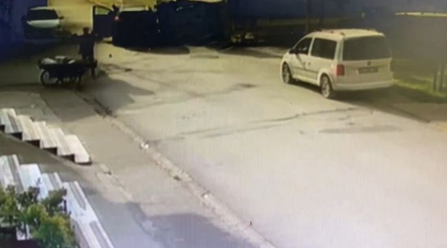 Kamyoneti önüne kattı, sürücü araçtan atladı