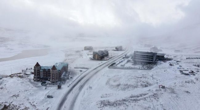 Kar yağışının devam ettiği Erciyes'te kar kalınlığı 15 santime ulaştı