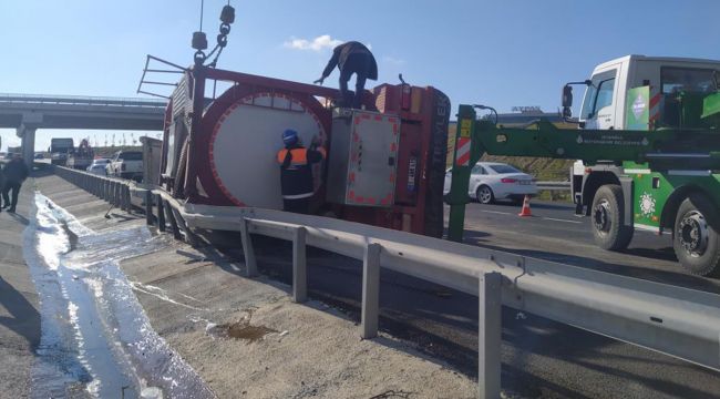 Kimyasal madde taşıyan tanker devrildi