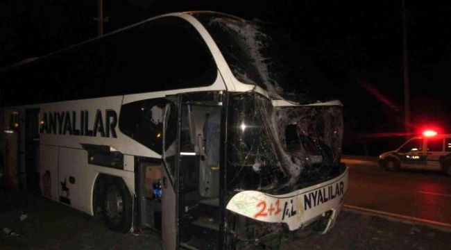 Kontrolden çıkan yolcu otobüsünde az kalsın facia yaşanıyordu