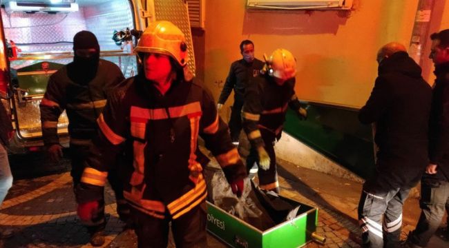 Kuşadası'nda ısınmak için sığındıkları evde ateş yakan 2 kişi yanarak hayatını kaybetti