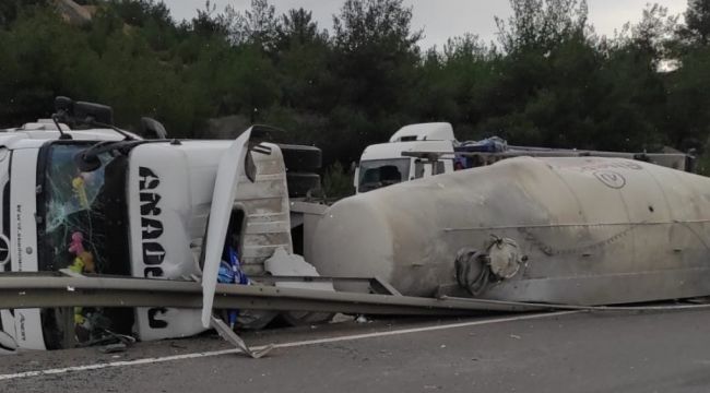 Su kanalına devrilen beton mikserinin sürücüsü yaralandı