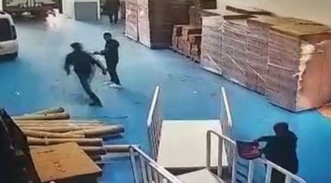 Tekstil atölyesinde fırtına dehşetini yaşadılar