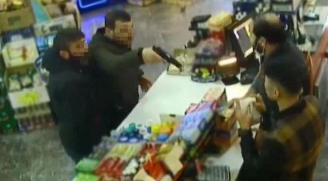 Veresiye kabul etmeyen kasiyere silah doğrulttu