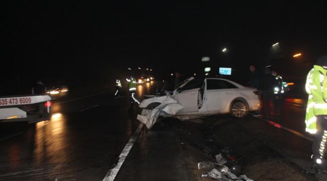 Akaryakıt istasyonundan yola çıkan otomobile tır çarptı