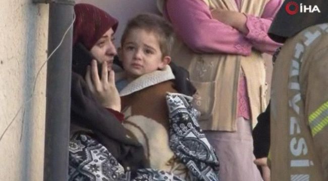 Anne, baba ve çocuk son anda kurtarıldı