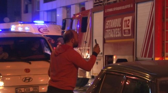 Ataşehir'de yangında komşuları dumandan etkilenirken, sosyal medyada yayın yaptı