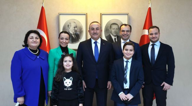 Bakan Çavuşoğlu, Dr. Sadık Ahmet'in ailesini kabul etti