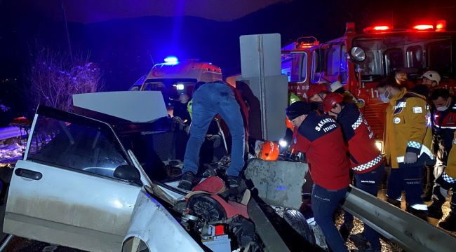 Bariyerlere ok gibi saplanan otomobilin ibresi 140'a takılı kaldı