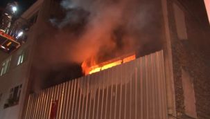 Evsizlerin kaldığı metruk bina alev alev yandı