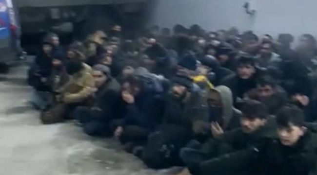 Havalandırma bacasından buhar çıkan kamyonda 174 düzensiz göçmen yakalandı