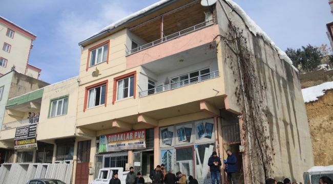 Kar, kombinin baca borusunu tıkadı