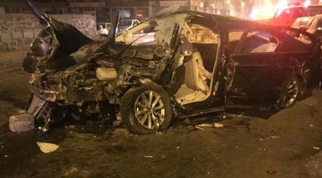Kars’ta feci kaza! Otomobil, bahçe duvarına çarptı: 4 ölü, 1 yaralı