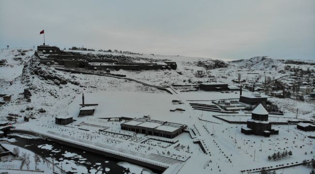 Kars tamamen beyaza büründü