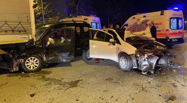 Kartal'da 4 yol ağzında kaza