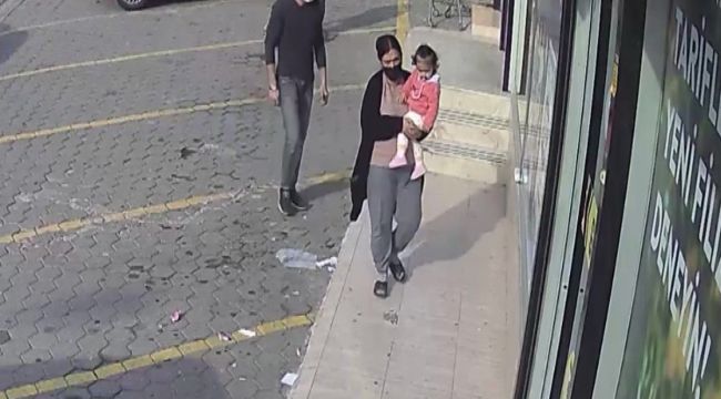 Kucağında bebeği olan kadının cüzdanını böyle çaldı