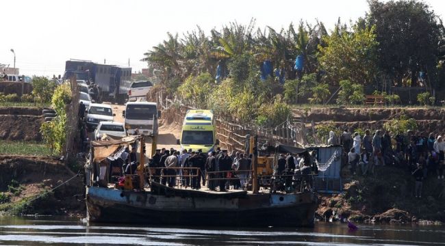 Nil Nehri'ne kamyon düştü