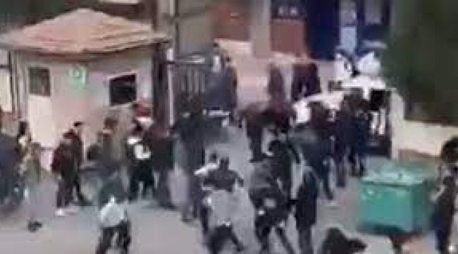 Öğrencilerin kavgasına veliler de karıştı
