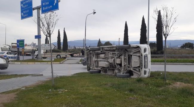 Söke'de otomobile çarpan kamyonet takla attı