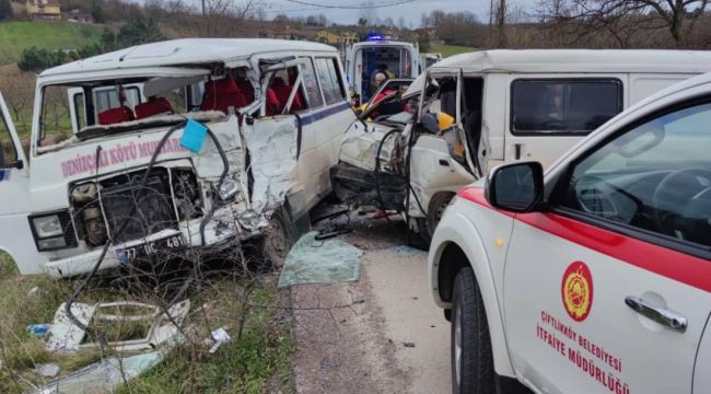 Yalova'da yolcu minibüsü ve panelvan çarpıştı