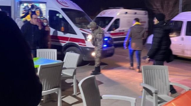 Yaralı halde kullandığı otomobille kardeşini hastaneye götürdü
