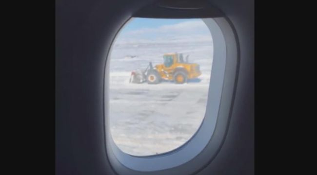 Yolcu uçağı kara saplandı, uçuş 2,5 saat sonra gerçekleşti