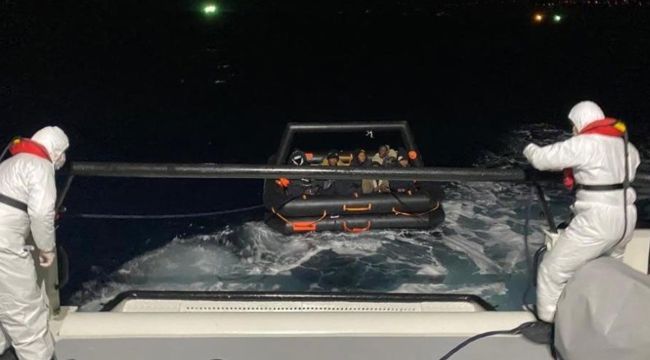 YUNANİSTAN'DAN İTİLEN GÖÇMENLER KURTARILDI